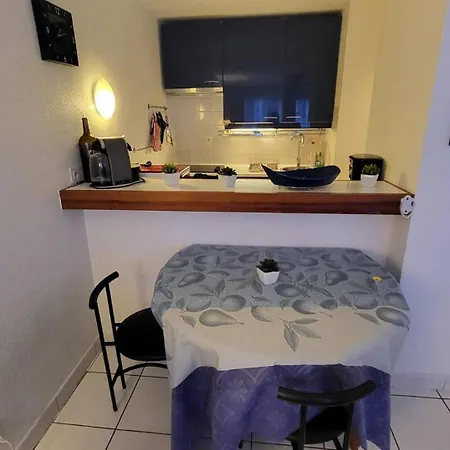 St Jean De Luz , Centre Ville, Appt Pour Trois Personnes *